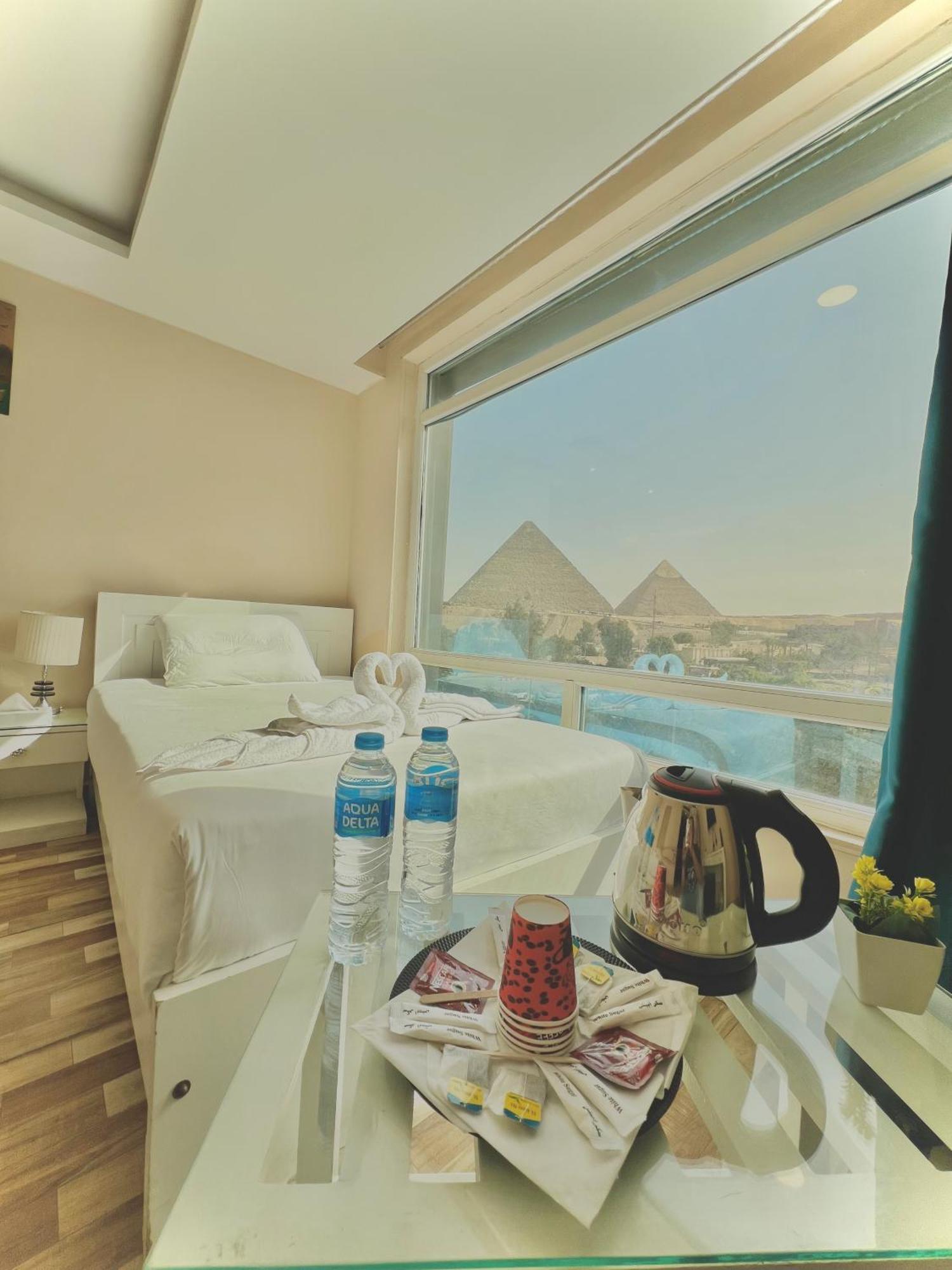 Turquoise Pyramids & Grand Egyptian Museum View Hotel Kafret el-Gabal Exterior foto