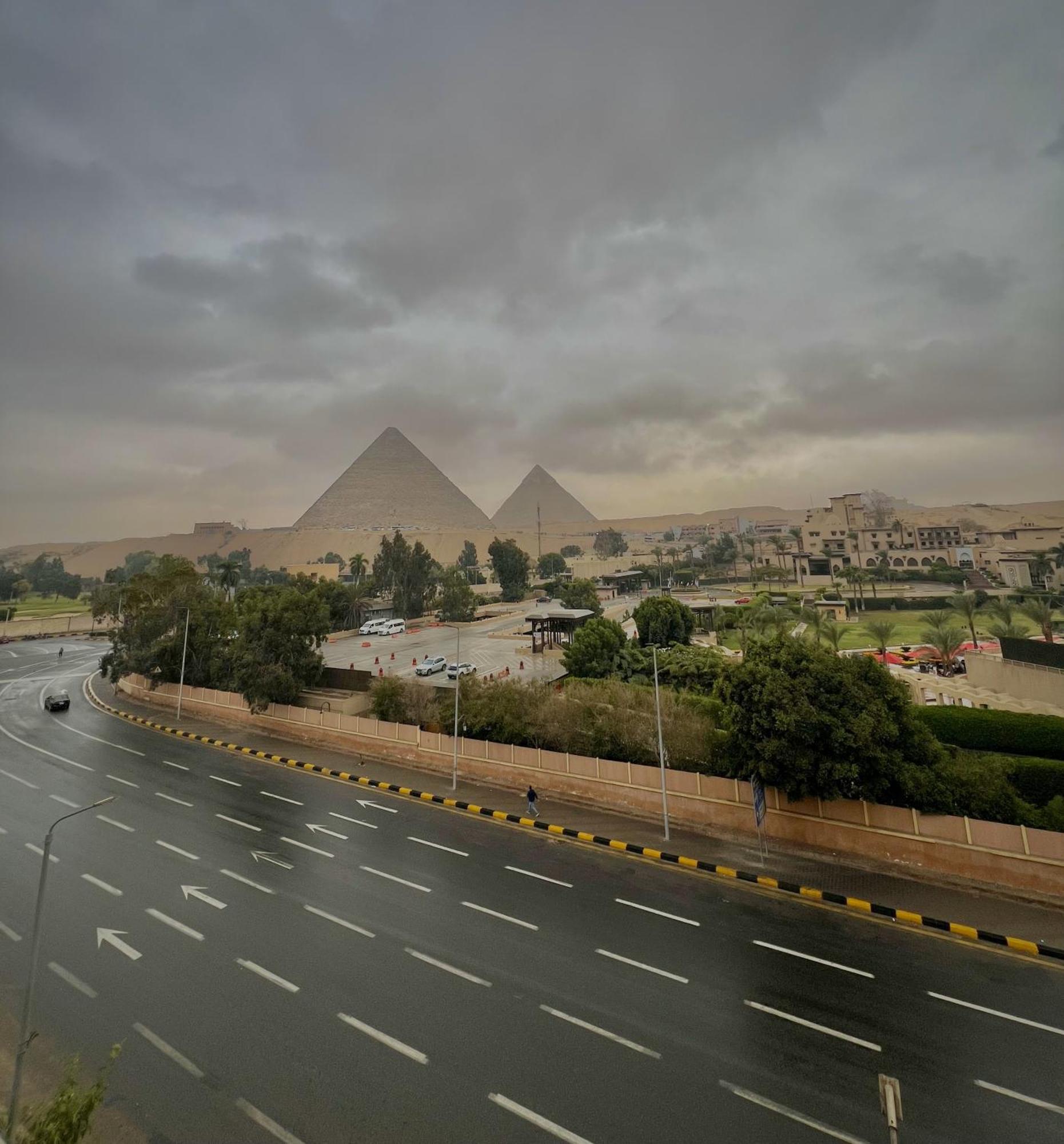 Turquoise Pyramids & Grand Egyptian Museum View Hotel Kafret el-Gabal Exterior foto