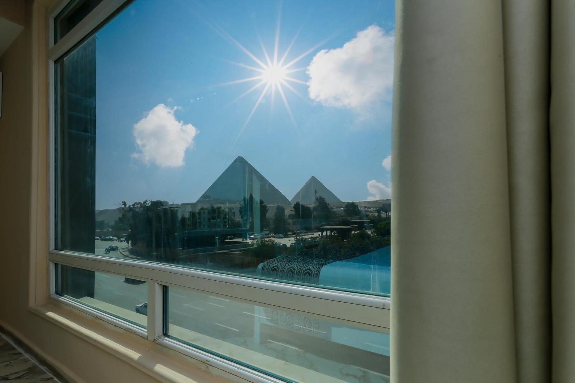 Turquoise Pyramids & Grand Egyptian Museum View Hotel Kafret el-Gabal Exterior foto