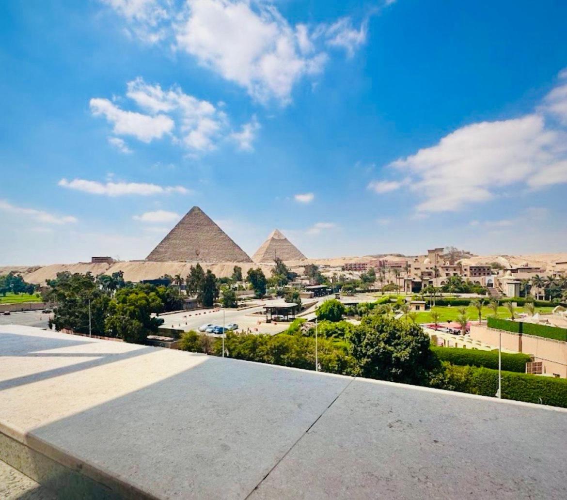 Turquoise Pyramids & Grand Egyptian Museum View Hotel Kafret el-Gabal Exterior foto