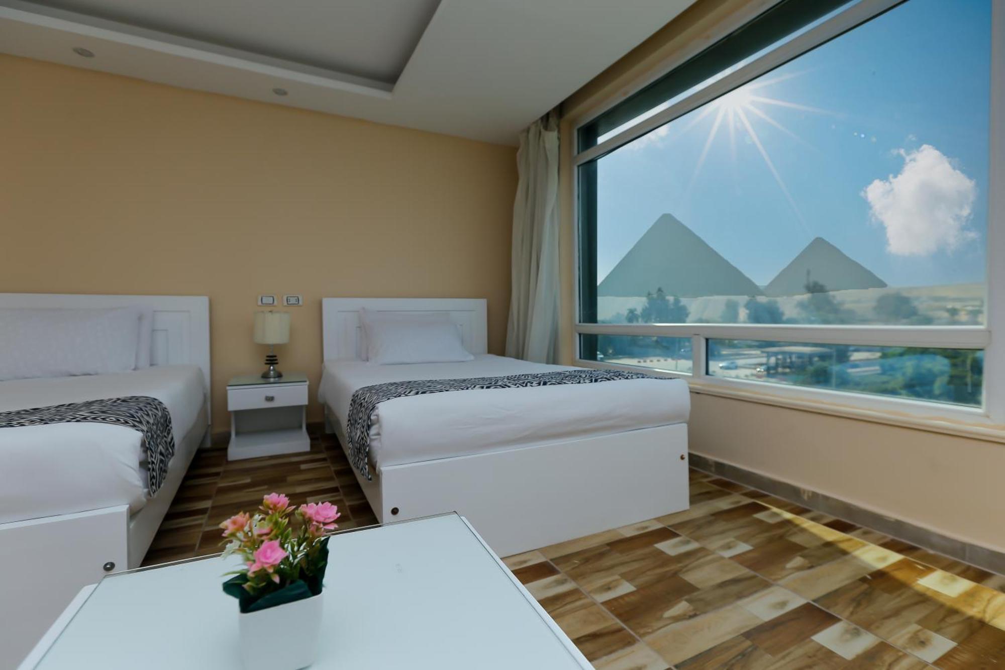 Turquoise Pyramids & Grand Egyptian Museum View Hotel Kafret el-Gabal Exterior foto